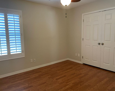 21611 N 48th Place - Photo Thumbnail 11