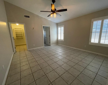 21611 N 48th Place - Photo Thumbnail 17