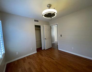 21611 N 48th Place - Photo Thumbnail 16