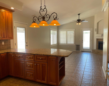 21611 N 48th Place - Photo Thumbnail 5