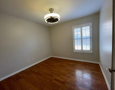 21611 N 48th Place - Photo Thumbnail 15