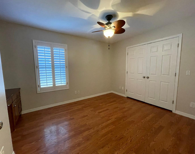 21611 N 48th Place - Photo Thumbnail 12