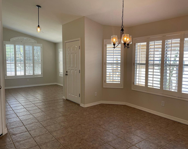 21611 N 48th Place - Photo Thumbnail 3