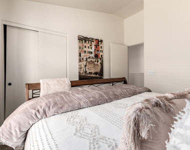 2250 E Deer Valley Road - Photo Thumbnail 18