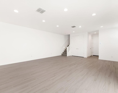 24623 N 164th Drive - Photo Thumbnail 4