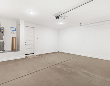 24623 N 164th Drive - Photo Thumbnail 14