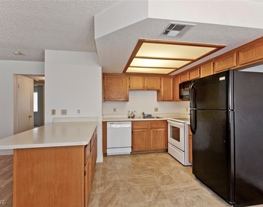 7944 Decker Canyon Drive - Photo Thumbnail 10