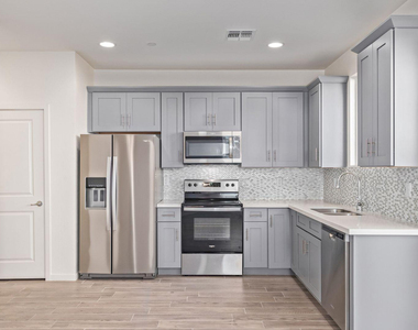 3010 E Yale Street - Photo Thumbnail 4