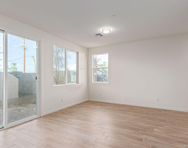 3010 E Yale Street - Photo Thumbnail 8