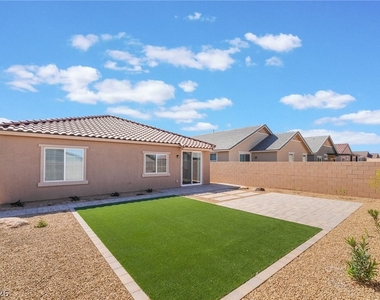 94 Cadence Crest Avenue - Photo Thumbnail 19