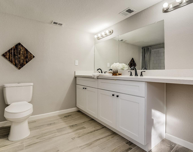 351 E Thomas Road - Photo Thumbnail 39