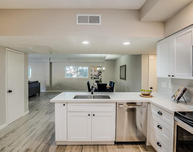 351 E Thomas Road - Photo Thumbnail 18