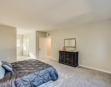 351 E Thomas Road - Photo Thumbnail 32