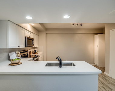 351 E Thomas Road - Photo Thumbnail 19