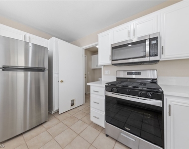 8025 Cherish Avenue - Photo Thumbnail 10