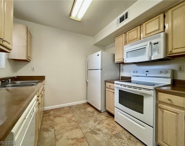 555 E Silverado Ranch Boulevard - Photo Thumbnail 7