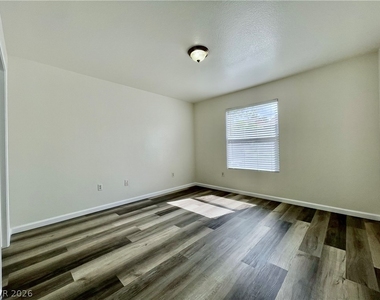 555 E Silverado Ranch Boulevard - Photo Thumbnail 8