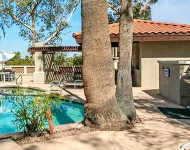 7557 N Dreamy Draw Drive - Photo Thumbnail 14