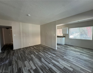 2105 Sunrise Avenue - Photo Thumbnail 5