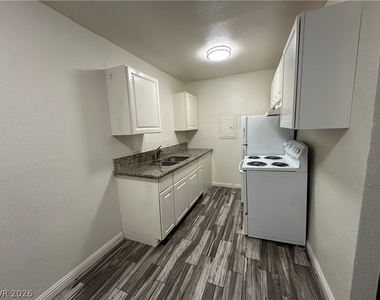 2105 Sunrise Avenue - Photo Thumbnail 7