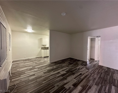 2105 Sunrise Avenue - Photo Thumbnail 8