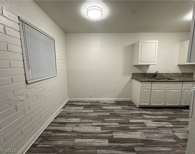 2105 Sunrise Avenue - Photo Thumbnail 9