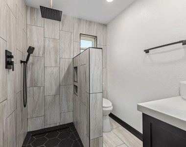7733 N 60th Avenue - Photo Thumbnail 20