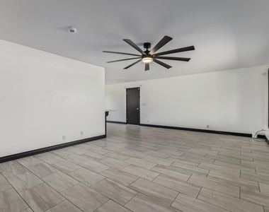 7733 N 60th Avenue - Photo Thumbnail 7