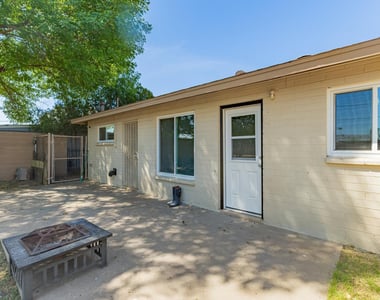 7733 N 60th Avenue - Photo Thumbnail 27