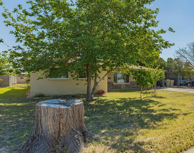 7733 N 60th Avenue - Photo Thumbnail 3