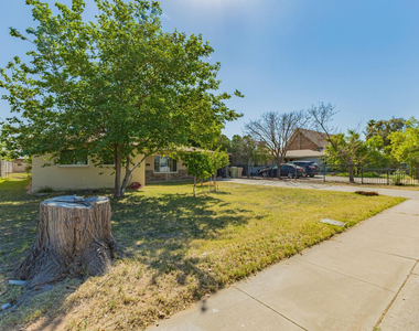 7733 N 60th Avenue - Photo Thumbnail 2