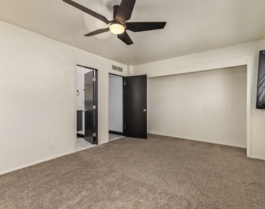 7733 N 60th Avenue - Photo Thumbnail 15