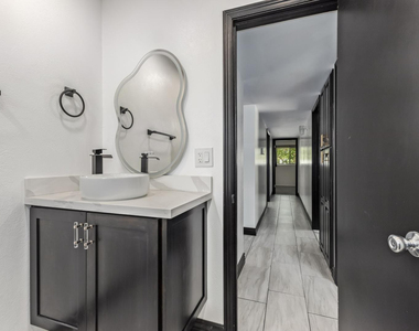 7733 N 60th Avenue - Photo Thumbnail 21