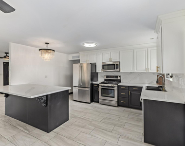 7733 N 60th Avenue - Photo Thumbnail 12