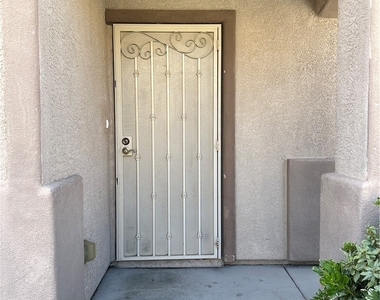 711 Iron Bridge Street - Photo Thumbnail 1