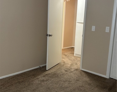 1470 Elizabeth Avenue - Photo Thumbnail 24
