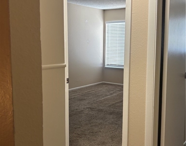 1470 Elizabeth Avenue - Photo Thumbnail 16