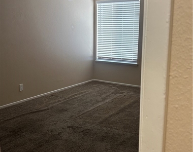 1470 Elizabeth Avenue - Photo Thumbnail 22