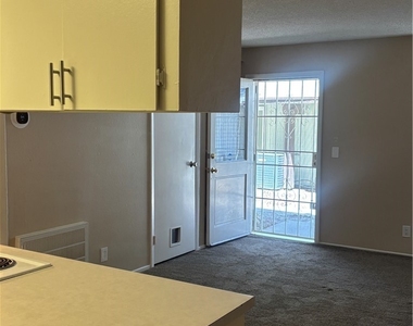 1470 Elizabeth Avenue - Photo Thumbnail 12