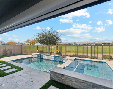 11138 N San Clemente Street - Photo Thumbnail 16