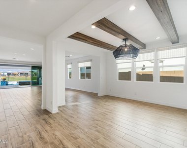 11138 N San Clemente Street - Photo Thumbnail 9