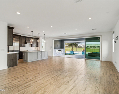 11138 N San Clemente Street - Photo Thumbnail 8