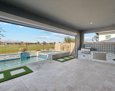 11138 N San Clemente Street - Photo Thumbnail 3