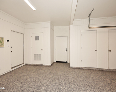 1725 E Staghorn Lane - Photo Thumbnail 18