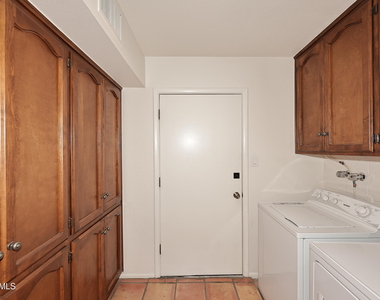 1725 E Staghorn Lane - Photo Thumbnail 6