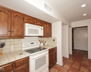 1725 E Staghorn Lane - Photo Thumbnail 5