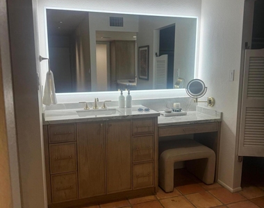 1725 E Staghorn Lane - Photo Thumbnail 10