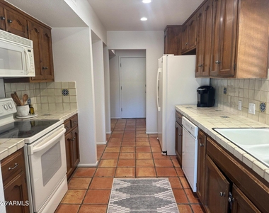 1725 E Staghorn Lane - Photo Thumbnail 4