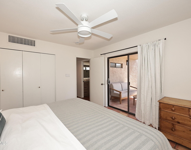 1725 E Staghorn Lane - Photo Thumbnail 13