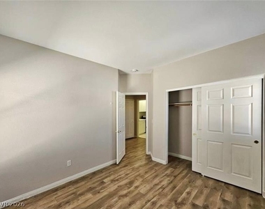 8917 Waltzing Waters Court - Photo Thumbnail 31